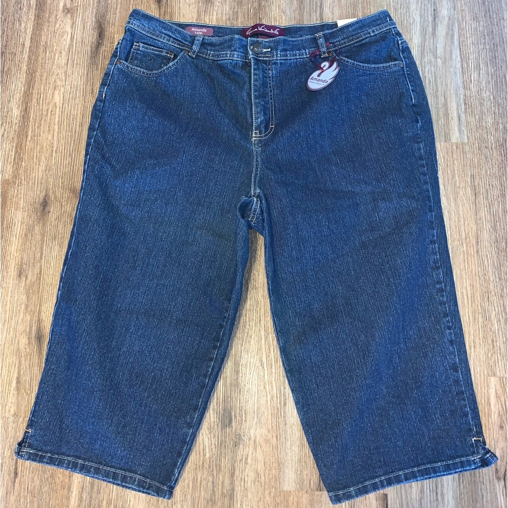 Gloria Vanderbilt stretchy Amanda capri NWT never worn woman’s size 18W.